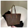 Bolsa Tote Estampada Retrô Feminina Outono e Inverno Nova Moda Bolsa de Mão de Grande Capacidade Bolsa Versátil Elegante de Alta Qualidade