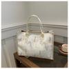 2024 Novo nicho de bolsa de ombro simples Bolsa de ombro casual feminina Bolsa de classe de deslocamento de grande capacidade Bolsa nas axilas