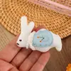 Bufanda de Tela Broche de Oso Dibujo Animado Lindo Colgante para Bolso de Peluche Accesorio de Muñeca Pequeña Pin de Regalo DIY