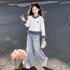 Jeans de Moda Estilo College Estrela 2026 para Meninas, Conjunto de Cardigã Patchwork Xadrez Color-Block Estilo Coreano para Primavera e Outono