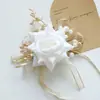 Yi Yago 2461 Suprimentos para Casamento Arte Floral para Casamento Flores Artificiais Celebração de Negócios Lapela para Convidados Flores de Pulso Multicolor