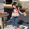 Conjunto de Dos Piezas para Niñas Estilo Nuevo Primavera, Camisa Base de Tul con Patchwork de Rayas de Dibujos Animados Elegantes + Pantalones de Mezclilla Acampanados