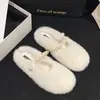 Pantuflas planas y mullidas estilo coreano para usar en exteriores, nuevo diseño de invierno 2026, versátiles y cálidas, con forro de felpa y diseño de punta cerrada