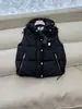 Jaqueta de Penas Estilo Workwear com Capuz Outono/Inverno 2025s com Bolsos de Aba Múltiplos Calças Design Clássico Colete Embellished Triângulo Invertido