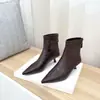 Botas de Cano Curto Pretas de Salto Alto para Mulheres 2026 Novo Estilo Couro Macio Botas Individuais Salto Baixo Bico Fino Estilo Coreano Salto Fino Botas Emagrecedoras
