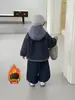 Conjunto de Invierno para Niños de Tres Piezas con Suéter Forrado de Felpa Estilo Coreano Conjunto de Ropa Gruesa de Algodón para Niños Ropa Guapa para Bebés y Niños Pequeños