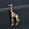 Broche de jirafa animal lindo con goteo de aceite de colores broche exagerado para hombres y mujeres con el mismo estilo accesorios de moda transfronterizo