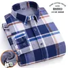 Camisas de Algodón Oxford a Cuadros de Manga Larga para Hombre para Primavera e Invierno, Versátiles Resistentes al Frío Camisas de Negocios para Caballero con Estampado Flock, Venta al por Mayor