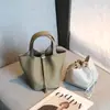 Bolsa Saco de Couro Bovino de Primeira Camada 2026 Nova Versátil Bolsa Tote de Couro Genuíno Bolsa Feminina Bolsa de Mão de Alta Qualidade