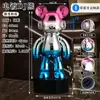 1 m Grande Ornamento de Chão Galvanizado Mochila de DJ Urso com Áudio Bluetooth ao Lado do Gabinete de TV da Sala Decoração de Villa