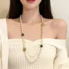 Collar Largo de Perlas con Diseño Hueco de Flor Apilable Cadena para Suéter de Lujo Ligero Gama Alta Accesorios de Ropa Versátiles para Mujer Otoño