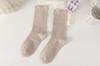 Calcetines blancos de mujer, medias de algodón japonés de moda para primavera y otoño, calcetines de media pantorrilla de color liso, serie Candy al por mayor