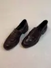 Sapatos Loafer Femininos, Estilo Britânico Retrô, Bico Redondo, Rebites, Franzidos, Slip-On, Salto Bloco, Sapatos de Couro Preto