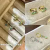 Brincos de argola em aço titânio de grau médico em formato de cruz nas cores verde Paraíba e verde menta, argolas com pino reto, tarrachas para cartilagem da orelha e joias de orelha