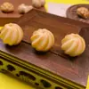 Colgante Pequeño Tallado de Fruta Marfil Natural Forma de Corazón Melocotón Dibujo Animado Adorno Accesorio para Pulseras y Joyería
