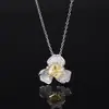 Joias Huabi novas de outono e inverno, diamante de alto carbono, corte flor de gelo, pétala de cobre, pingente de luxo leve, pedra principal feminina 8*8