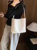 Bolso cruzado de patrón tejido casual, bolso de hombro de nicho retro de lujo ligero, bolso versátil de cuero suave de alta gama para madre e hija