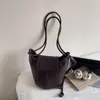 Bolsa de nicho de luxo leve para mulheres, novo modelo 2026, alta qualidade, bolsa transversal super popular, bolsa tipo saco versátil para o dia a dia