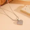 Cadena de Acero Inoxidable Transfronteriza Versátil Colgante de Diamante con Forma de Corazón Luz de Lujo Collar con Colgante de Corazón de Melocotón Totalmente Cubierto de Diamantes Collar para Mujer