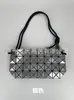 Bolsa de Tofu Zhai San Yi Sheng 2024 Novo Padrão Geométrico de Diamante Bolsa com Cordão Moda Simples Bolsa de Ombro Transversal
