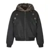 Chaqueta bomber de invierno para hombre con cuello y capucha de pelo sintético, con un diseño europeo y americano de moda con detalles de anillos metálicos
