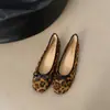 Zapatos estilo hada suaves estilo coreano 2026, bailarinas de gamuza de moda para otoño con estampado de leopardo, zapatos planos de tacón bajo estilo abuela