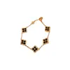 Pulsera Rombo Flor de Cuatro Hojas Acrílico Chapado en Oro Real de 14K Lujo Accesible Retro de Gama Alta Joyería de Mano Simple de Nicho