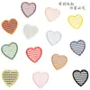 Venta al por mayor desde la fábrica de origen: Parches bordados de cuadros con forma de corazón termoadhesivos, insignias bordadas decorativas y parches de tela bordados para bolsos