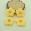 Flor de arcilla suave hecha a mano de color de 25 mm Flor para pendientes DIY Accesorios para el cabello de niños Materiales de decoración para carcasa de teléfono móvil