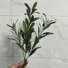 Ramas de olivo verdes artificiales con cuatro horquillas y frutos, perfectas para decoraciones de bodas, decoración del hogar, accesorios de fotografía y arreglos florales.