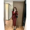 Elegante vestido suéter de punto estilo dama coreana, suave y femenino estilo Hong Kong, con cinturón en la cintura y falda ajustada al cuerpo