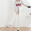Calça Casual Nova Primavera e Outono Feminina Versátil Solta com Barra Afunilada Elementos de Abelhas Pequenas e Xadrez Calça Esportiva Atacado
