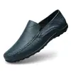 Mocasines de cuero para hombre con suelas blandas, transpirables y modernos para el verano, con un diseño calado, perfectos para uso casual, negocios y estilo slip-on