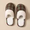 Chinelos de Algodão Xadrez de Pelúcia para Mulheres, Roupa de Casa Outono/Inverno, Sola Macia, Antiderrapante, Acolchoado, Podem Ser Usados ao Ar Livre, Sapatos de Algodão Quentes para Casais, Inverno Masculino