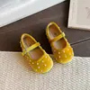 Sapatos de Couro para Meninas 2026 Outono Novo Sapatos de Princesa com Pérolas Solado Macio Antiderrapante para Crianças Médias e Grandes Mocassins Versáteis