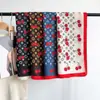 Bufanda de Seda con Estampado de Cerezas Dulces Otoñal, Versátil, Rejuvenecedora y de Tacto de Alta Gama para Mujer, Combinada con Abrigo, Bufanda y Elegante Chal