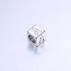 Cuentas perforadas cuadradas tridimensionales de acero inoxidable de 7 mm, 26 letras inglesas, cuentas cuadradas, collar DIY, pulsera, cuentas con agujero pequeño