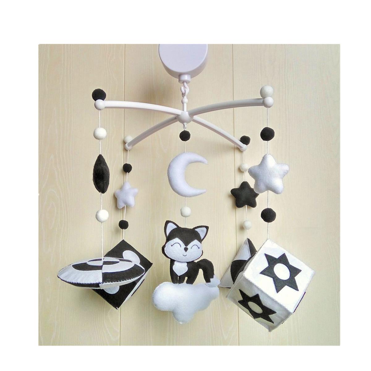 Черно белый мобиль для новорожденных. Мобиль манури. Черный мобиль. Черный мобиль. Мобиль монтессори для новорожденных.