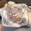 Bufanda Cuadrada de Moda Versátil Estilo Coreano 2025 70% Seda Sintética para Mujer con Acabado de Alta Gama, Protección para el Cuello y Bufanda para Cuello de Abrigo