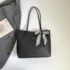 Bolsa de Gran Capacidad Transfronteriza para Mujer 2026 Nueva Moda de Verano Bolso de Hombro Único Elegante Bolso Tote de Mano con Textura de Alta Calidad