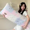 Almohada larga de terciopelo lechoso para mujeres, diseñada para dormir con las piernas recogidas, dormir de lado, respaldo de sofá, cojín de respaldo para sala de estar, nuevo estilo 2026