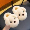 Chinelos de algodão de inverno para crianças, para meninos e meninas, quentes e felpudos, com um design fofo de cachorrinho, solado grosso, adequados para uso doméstico, combinando com os pais, com calcanhar fechado