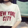 Nueva Camiseta de Verano 2025 K-Style Holgada Ins Estilo Hong Kong Blanca Cuello V Manga Corta Femenina Celebridad de Internet Manga Media Top de Estudiante