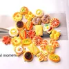 Accesorios de Resina Mini Comida Horneada Artificial Juguete Pan DIY Pegamento de Crema Parche para Funda de Teléfono Móvil Accesorios para el Cabello Materiales Decorativos