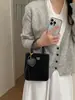 El bolso pequeño de moda de este año para mujer, perfecto para la primavera, versátil y elegante, nueva colección 2026, bolso cruzado sencillo, bolso tipo cubo tote estilo coreano