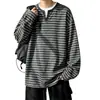 Camiseta de manga larga a rayas para hombre con diseño de dos piezas falso, cuello en V, estilo Henley, corte relajado, perfecta para usar debajo de sudaderas con capucha, colección de otoño