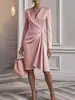 2025 Estilo Nuevo Europeo y Americano Sexy Adelgazante Look Color Puro Falda de Cadera Vestido de Manga Larga con Diseño V Plisado para Mujer