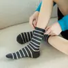 Calcetines Rayados Maillard Nuevos de Otoño e Invierno para Mujer Calcetines de Longitud Media Simples Populares en Internet con Medias Tipo Pantalón de Tiburón