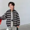Tela suave y como de nube~ Elegante top para niños, cárdigan a rayas con bloques de color unisex, chaqueta de felpa con cremallera de moda