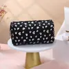 Bolsa de Maquillaje Impermeable de Alta Calidad en Material Pu Estilo Retro Europeo y Americano Bolsa Portátil para Almacenamiento de Cosméticos de Viaje Fabricante Venta al por Mayor
